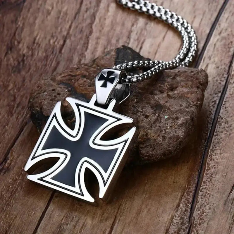 Retro Templar Cross Pendant Necklace - Blade & Thread
