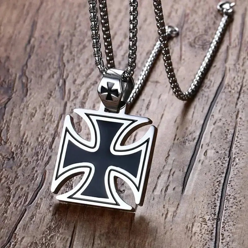Retro Templar Cross Pendant Necklace - Blade & Thread