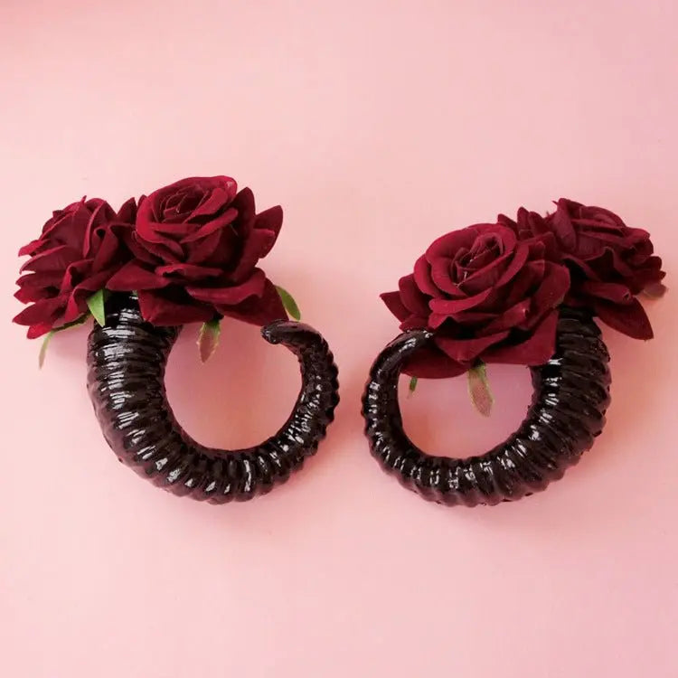 Rose devil horn hairpin - Blade & Thread