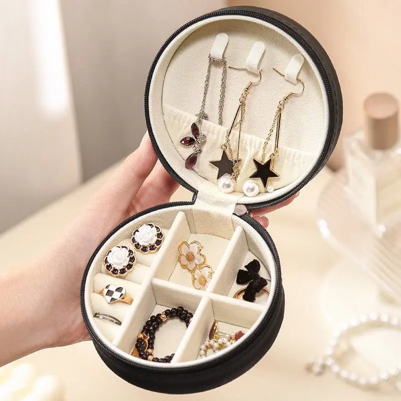 Round simple and compact jewelry Box - Blade & Thread
