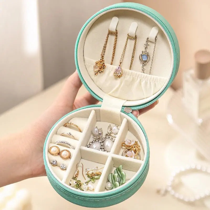 Round simple and compact jewelry Box - Blade & Thread