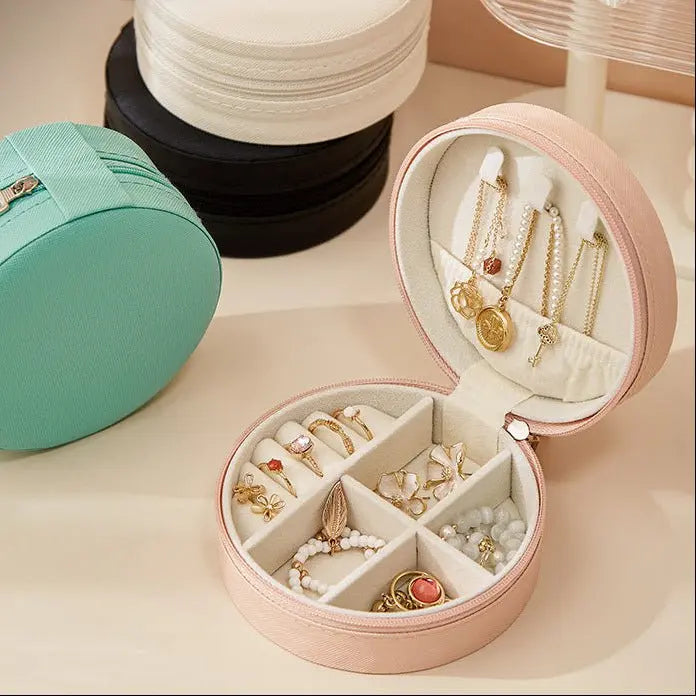 Round simple and compact jewelry Box - Blade & Thread