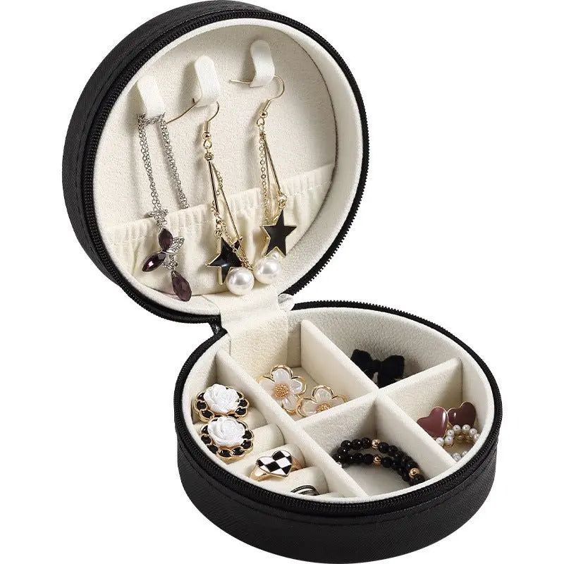 Round simple and compact jewelry Box - Blade & Thread