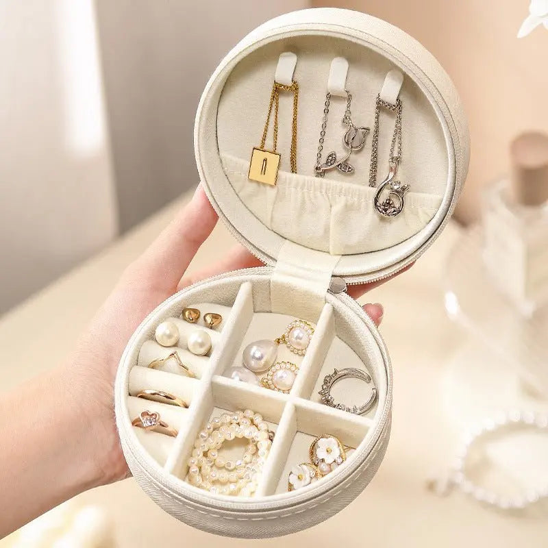 Round simple and compact jewelry Box - Blade & Thread
