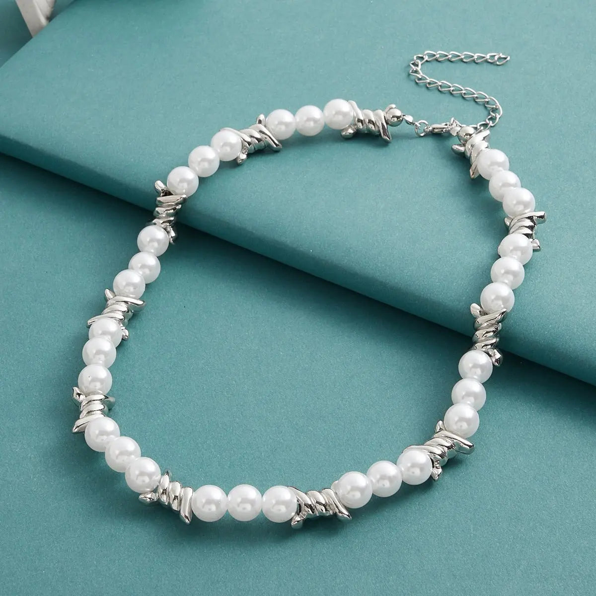 thorn black pearl white pearl necklace nowadaysfashion