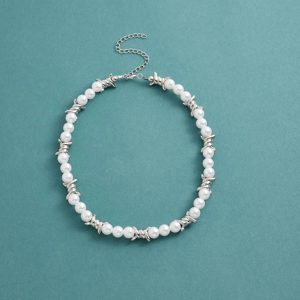 thorn black pearl white pearl necklace - Blade & Thread