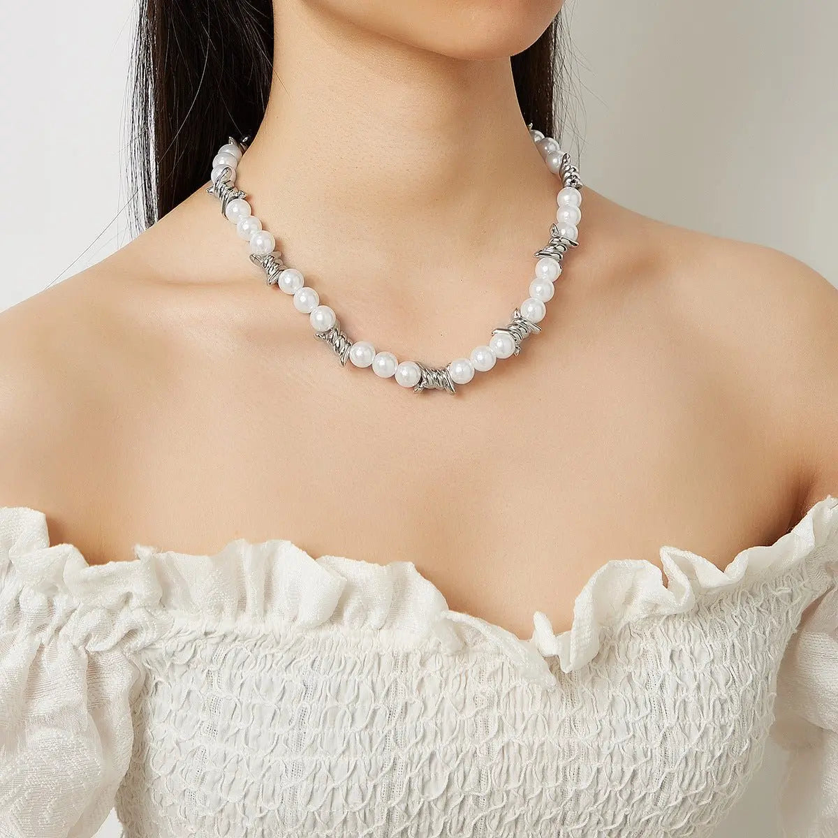 thorn black pearl white pearl necklace - Blade & Thread