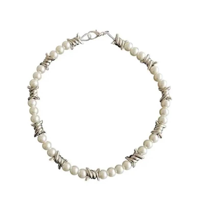 Thorn splicing pearl necklace - Blade & Thread