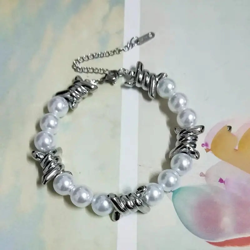 Thorn thick pearl necklace - Blade & Thread