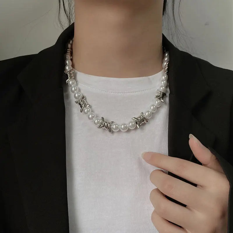 Thorn thick pearl necklace - Blade & Thread