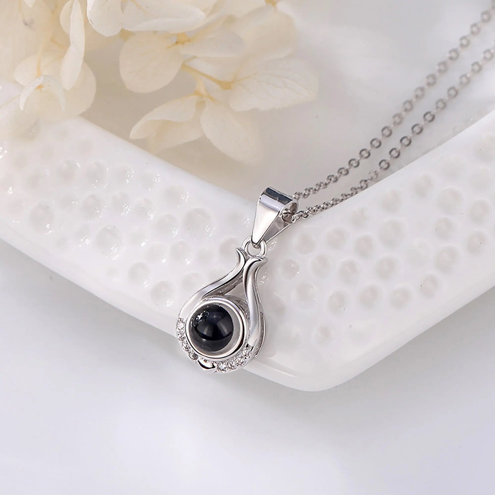 Valentine's Day Gift Photo Custom Simple flower Shaped Projection Necklace - Blade & Thread
