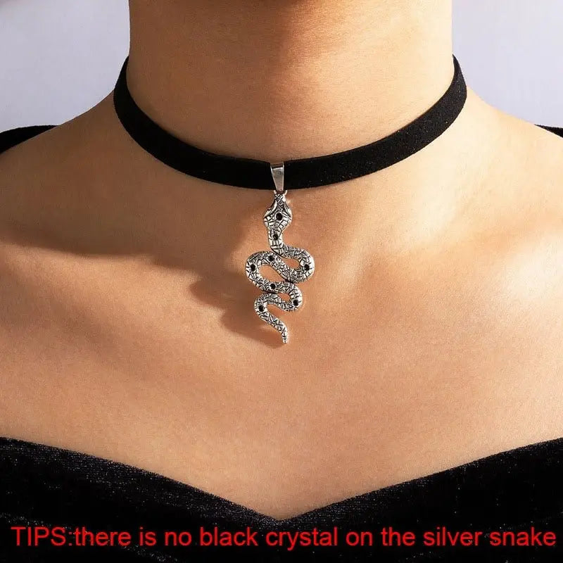 Velvet Choker Necklace for Women Lace Necklace with Pendants Gothic Girl Neck Jewelry - Blade & Thread