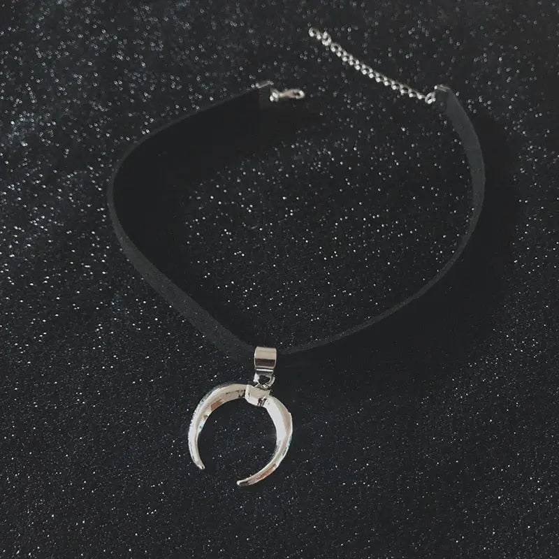 Velvet Choker Necklace for Women Lace Necklace with Pendants Gothic Girl Neck Jewelry - Blade & Thread