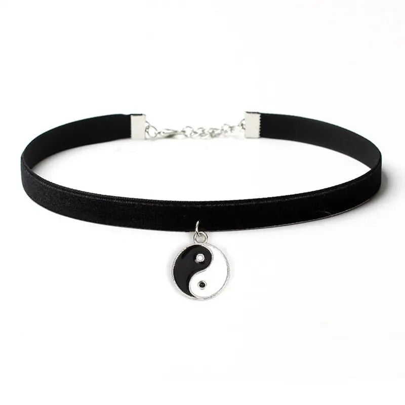 Velvet Choker Necklace for Women Lace Necklace with Pendants Gothic Girl Neck Jewelry - Blade & Thread