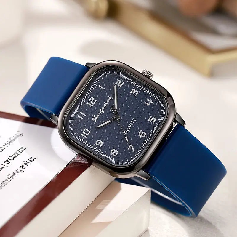 Vintage-style women's quartz watch nowadaysfashion