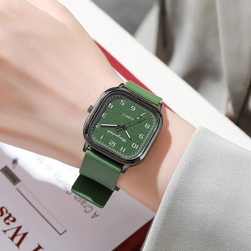 Vintage-style women's quartz watch nowadaysfashion