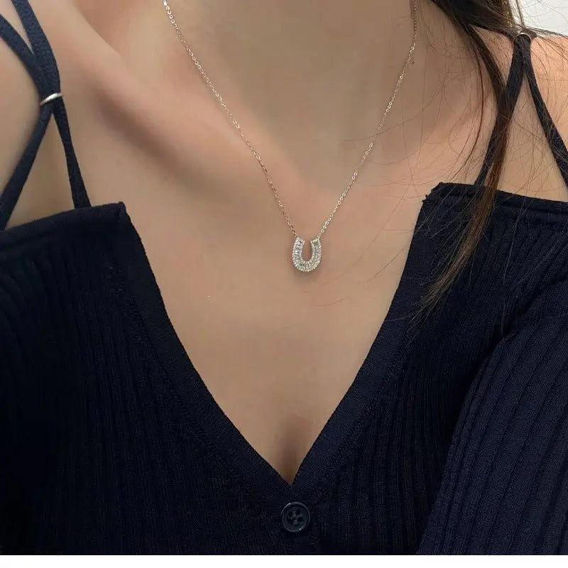 Zircon horseshoe necklace - Blade & Thread