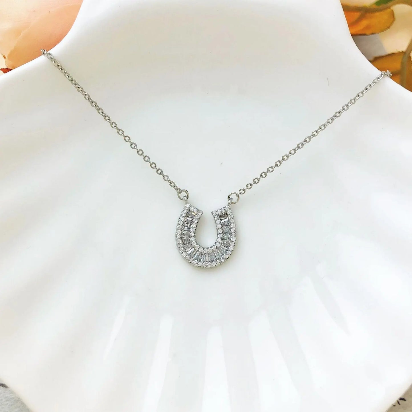 Zircon horseshoe necklace - Blade & Thread